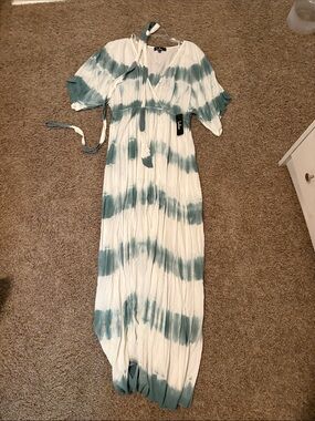 Lulu's White and Teal Tie-Dye Maxi Dress